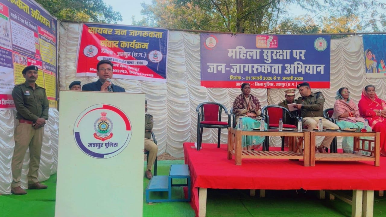 ⏺️ कम्युनिटी पुलिसिंग के तहत सजल ग्रुप महिला समूह की अनूठी पहल, हेलमेट पहनने वालों का स्माइली बैज से किया सम्मान, हेलमेट नहीं पहनने वालों को गुलाब देकर दी गई समझाइस,⏺️ सजल ग्रुप महिला समूह ने सड़क सुरक्षा पर लोगों को जागरूक किया,