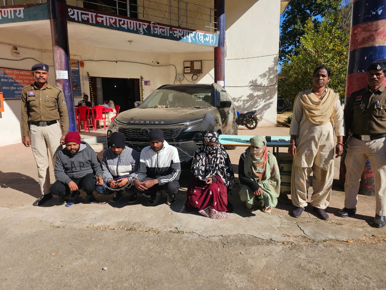 ➡️ सोने के सिक्के की चोरी के मामले में पुलिस ने उठाया बड़ा कदम➡️ SSP ने की जारी ,ईनाम की उद्घोषणा, फरार आरोपियों की सूचना व गिरफ्तारी में सहयोग देने वाले को दिया जाएगा 10 हजार रु का ईनाम