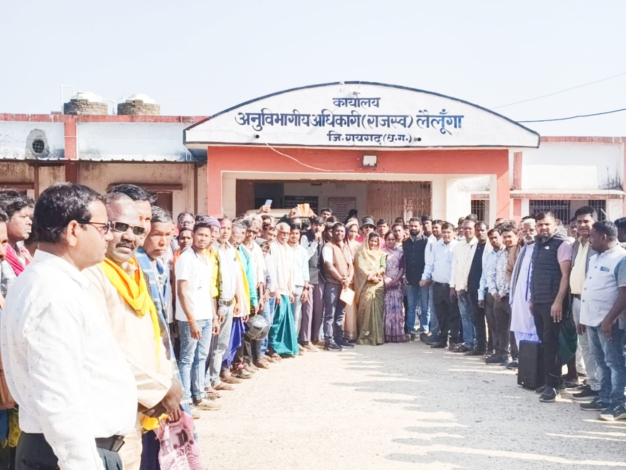 लैलूंगा में धान खरीदी अव्यवस्थाओं के खिलाफ कांग्रेस का उग्र आंदोलनसैकड़ों किसानों ने एसडीएम कार्यालय का किया घेराव, भाजपा सरकार के खिलाफ फूटा आक्रोश