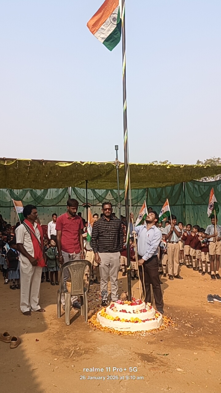 राष्ट्रभक्ति का महाविस्फोट: सुरंगपानी में लहराया तिरंगा, स्वामी विवेकानंद स्कूल बना देशभक्ति का अखाड़ा