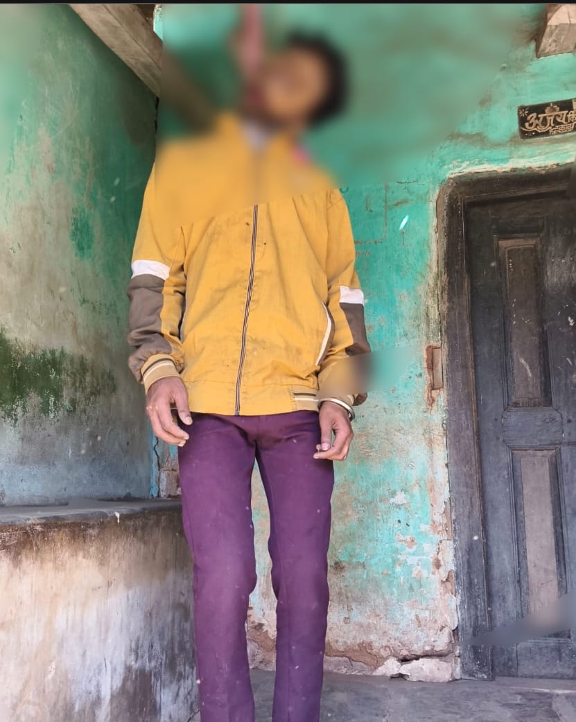 मियार में टंगी मिली युवक