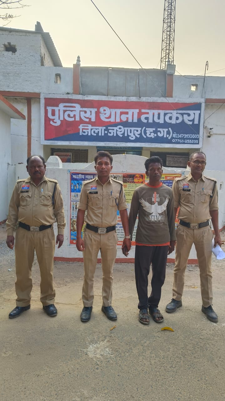 ➡️ चरित्र शंका में पति ने की अपनी ही पत्नी की लोहे की धारदार हथियार (दौली) से मारकर हत्या, आरोपी गिरफ्तार, भेजा जेल