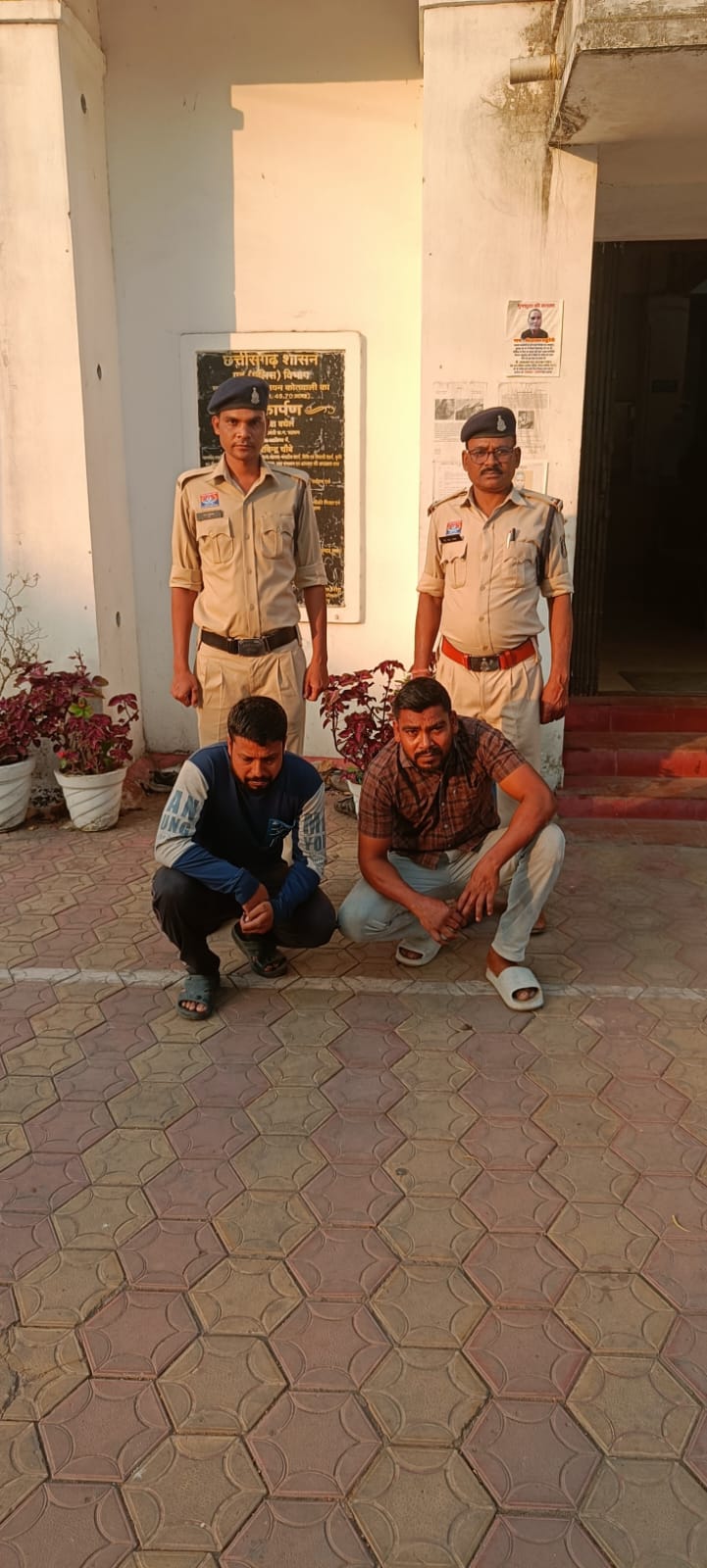 🚨 लूटपाट की घटना में पुलिस की त्वरित कार्रवाई, चंद घंटों में दो आरोपियों को किया गया गिरफ्तार