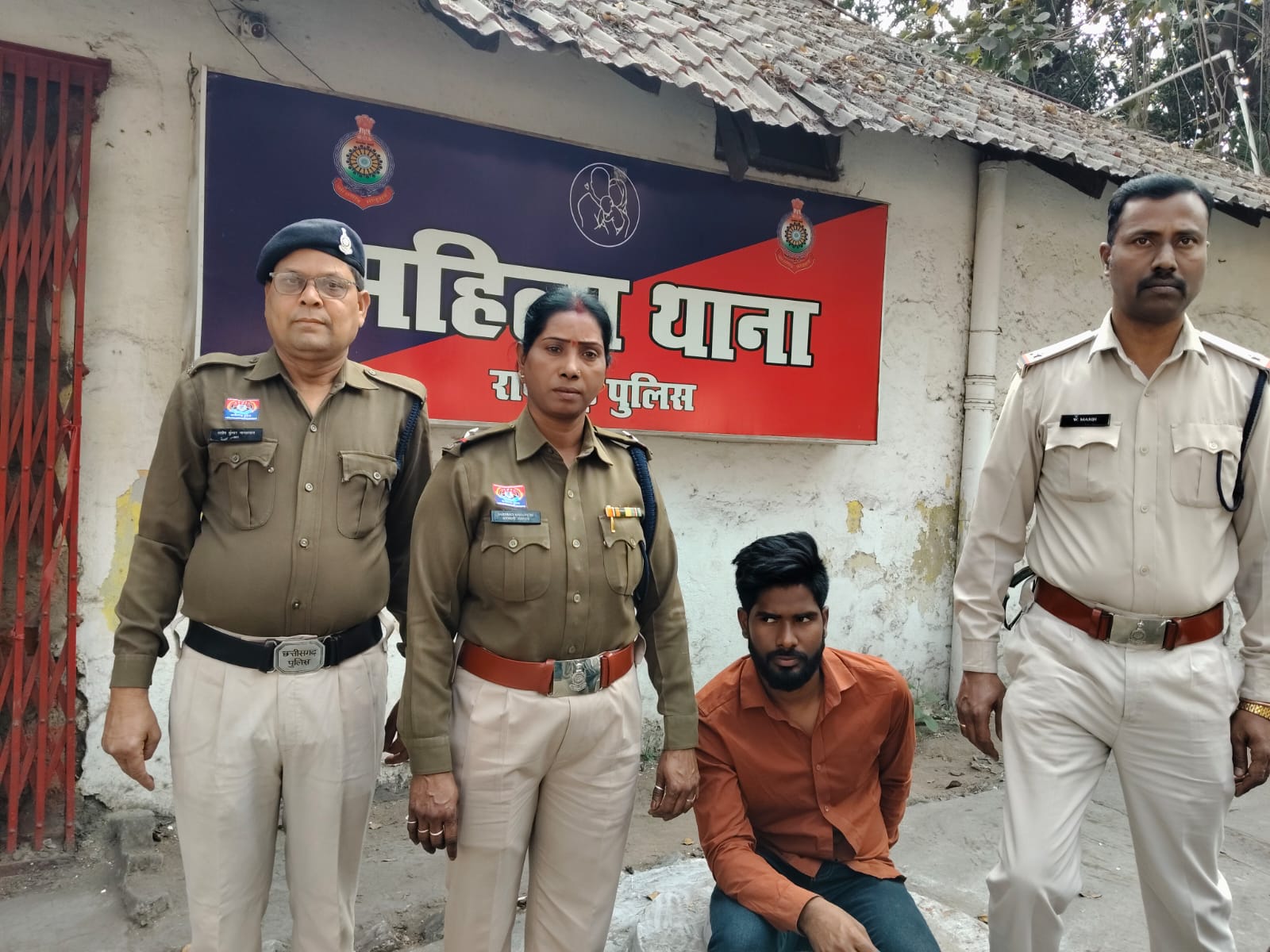 🚨 रेप पीड़िता को केस वापस लेने और जान से मारने की धमकी देने वाले दो आरोपियों पर अपराध दर्ज