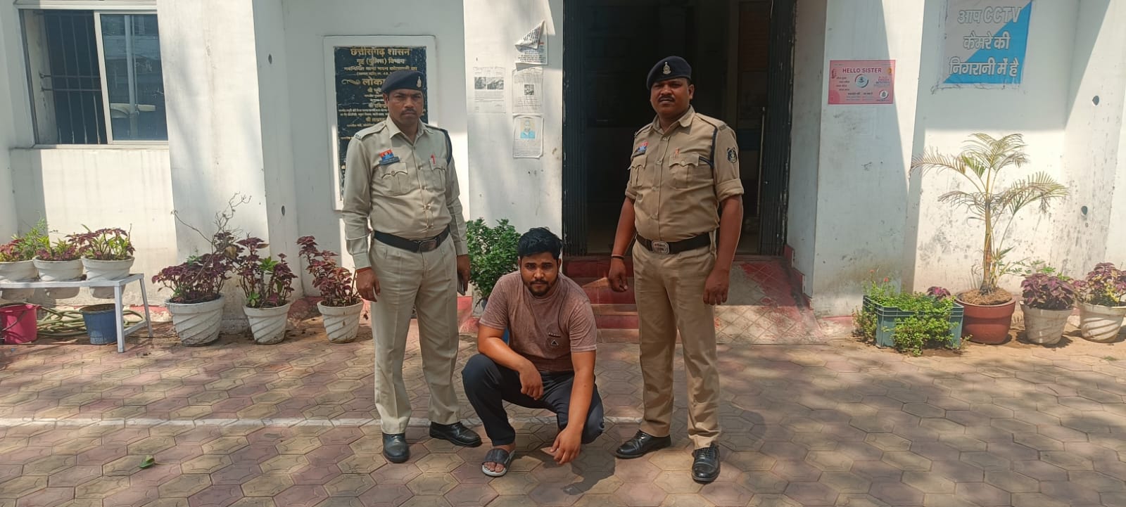 🚨 “ऑपरेशन अंकुश” का असर— एक और बड़े सट्टा खाईवाल एजाज खान ने कोतवाली पुलिस के सामने किया सरेंडर