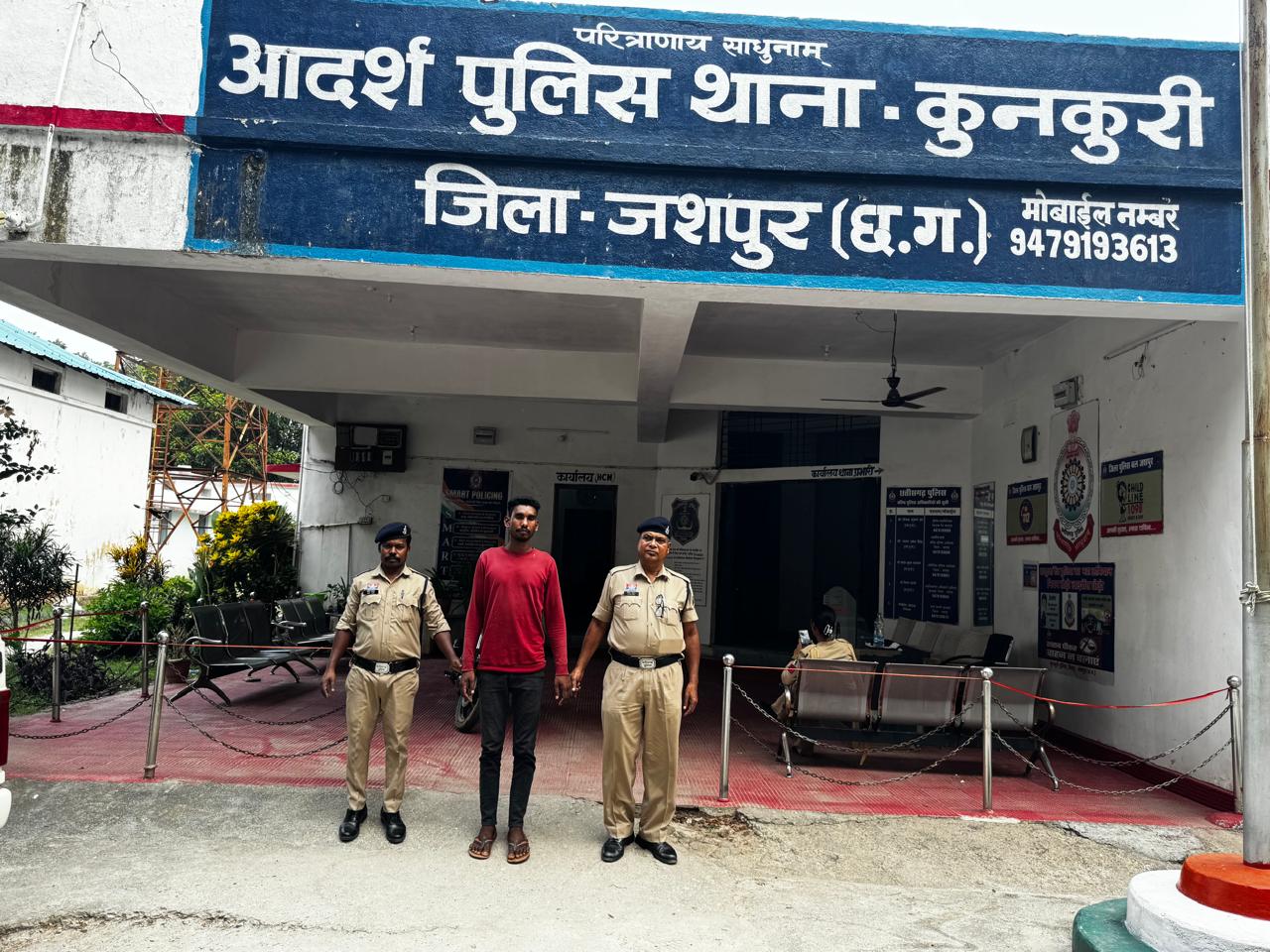 🚨 कुनकुरी आत्महत्या प्रकरण में जशपुर पुलिस की बड़ी कार्रवाई, युवती को आत्महत्या के लिए दुष्प्रेरित करने वाला शादीशुदा प्रेमी रविशंकर राम गिरफ्तार 🚔⚖️