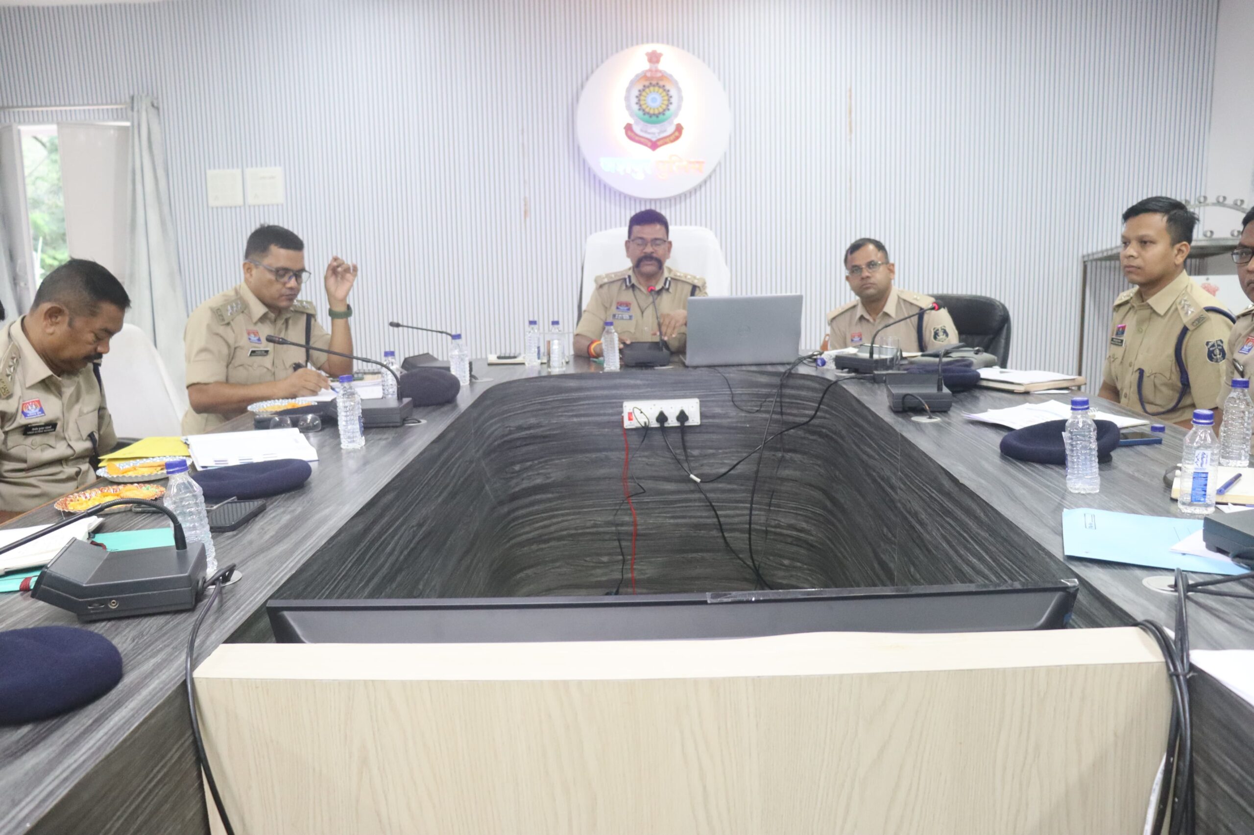 ⏺️ डीआईजी एवं एसएसपी डाॅ. लाल उमेद सिंह ने ली अपराध समीक्षा बैठक, लंबित प्रकरणों के शीघ्र निराकरण एवं प्रभावी पुलिसिंग के दिए निर्देश,